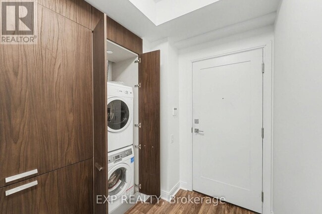 Building Photo - 50 Charles St E