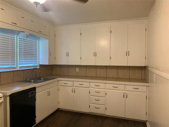 Foto del edificio - 3402 Classen Blvd