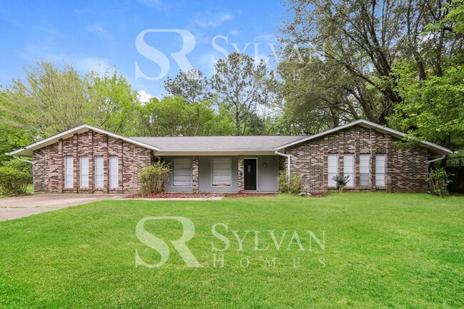 Building Photo - Step into this stunning 3-bedroom, 2-bathr...