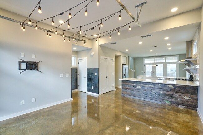 Building Photo - 219 Gentry Ave