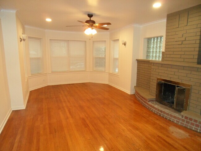 Foto del edificio - 2033 W Morse Ave