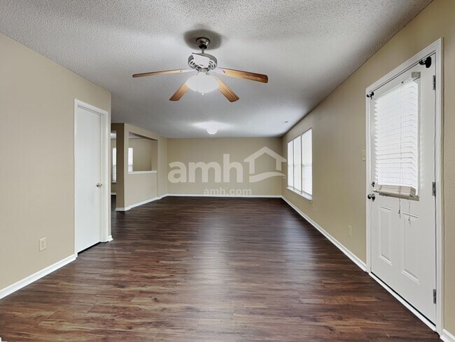 Foto del edificio - 10757 Emery Dr