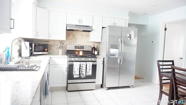 Foto del edificio - 228 Jennings Rd