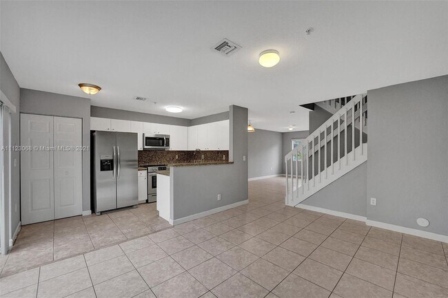 Building Photo - 5409 SW 41st St  5409 Pembroke Park Fl 33023