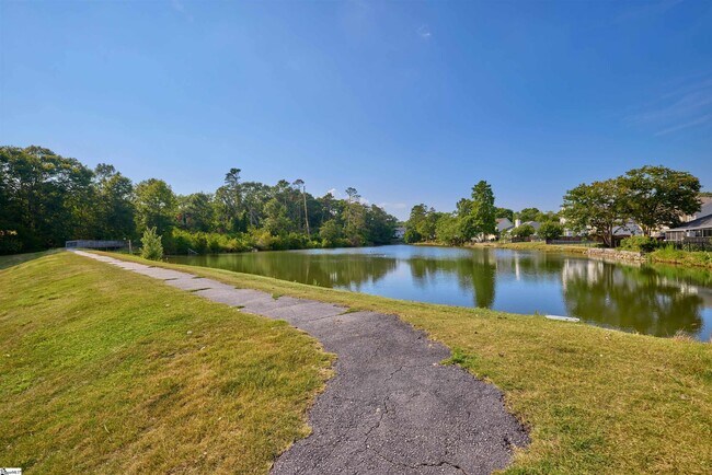 Foto del edificio - 307 Woodruff Lake Way