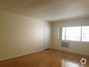 Primary Photo - 1135 S Oakhurst Dr