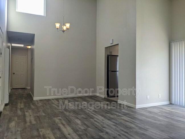 Foto del edificio - 1001 W Stevens Ave