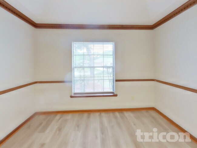 Foto del edificio - 4750 Deerfoot Ct