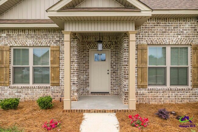 Building Photo - 305 Willowbrook Ln