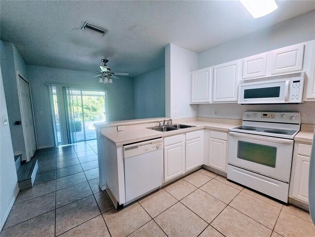 Foto del edificio - 6124 Osprey Lake Cir