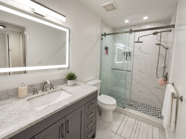 Foto del edificio - 817 W 232nd St