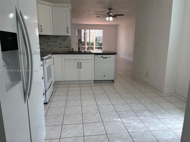 Building Photo - 2208 Ensenada Terrace
