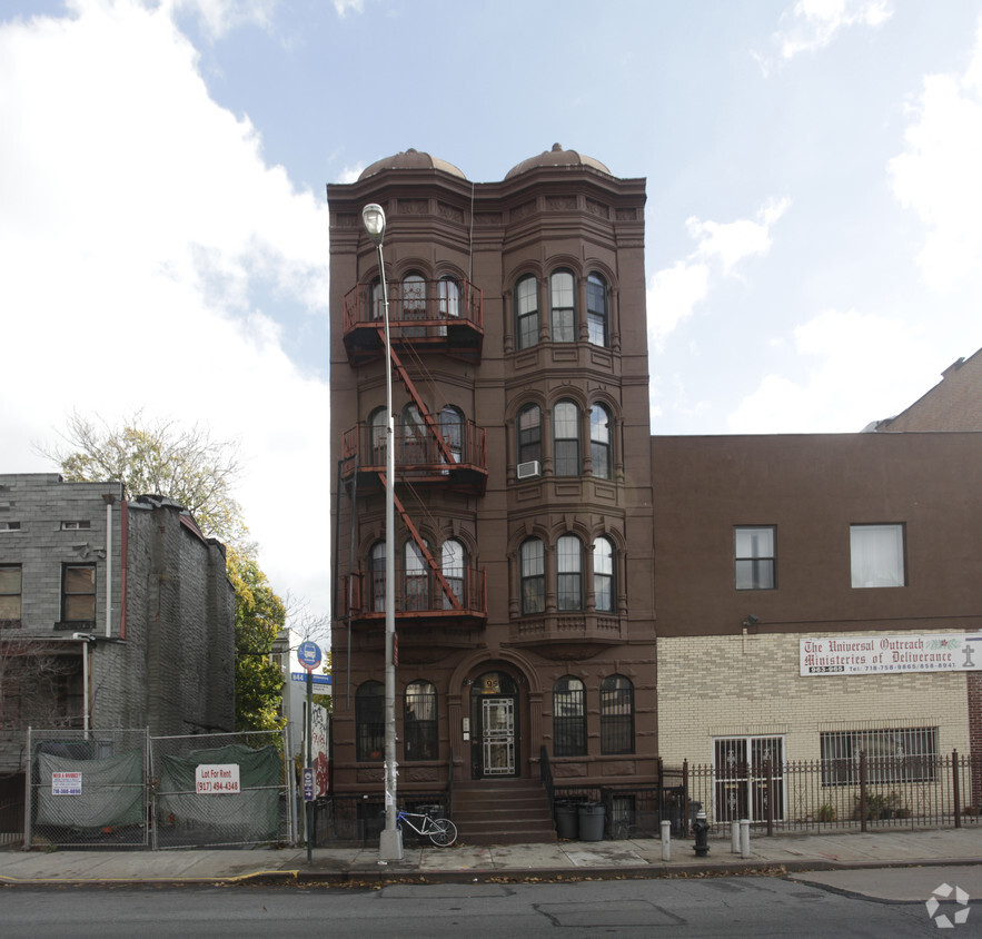 Foto del edificio - 959 Bedford Ave