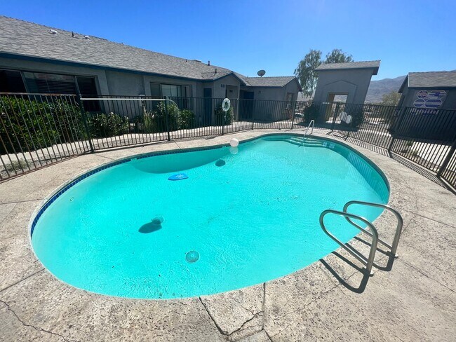 Foto del edificio - 2 Bedroom 1.5 Bath w Pool
