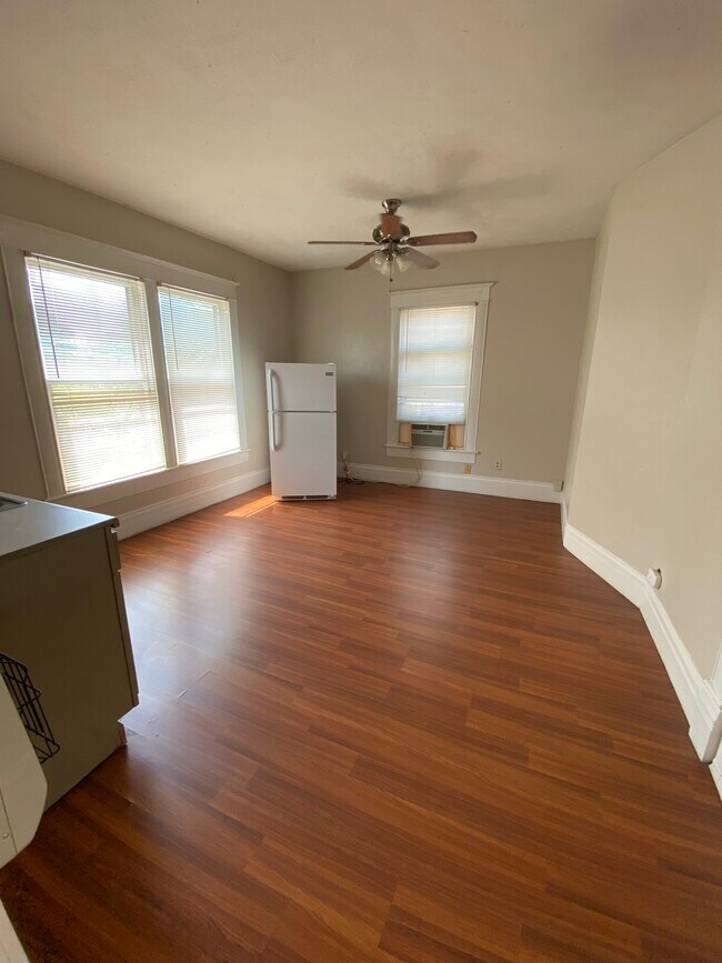 Foto del edificio - 1410 W Oak St