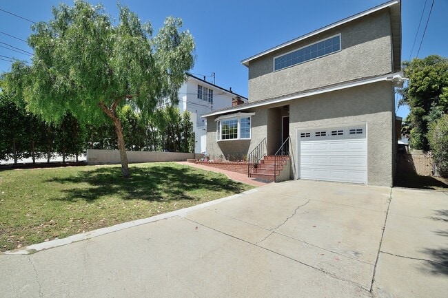 Building Photo - Spacious Four Bedroom Home in Manhattan Beach Hill Section!