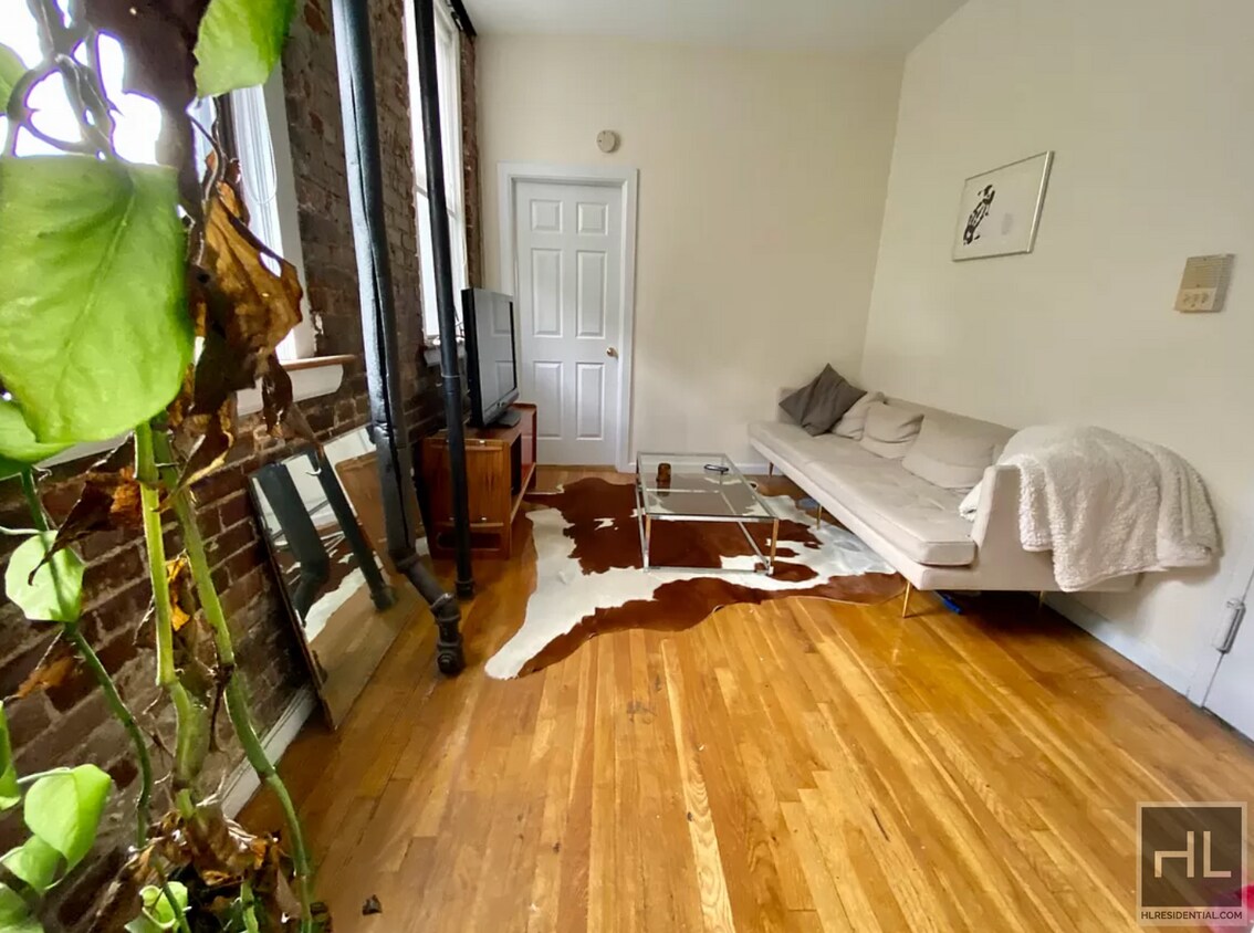 Primary Photo - 254 E 3rd St 7