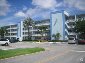 Building Photo - 3011 Lincoln A