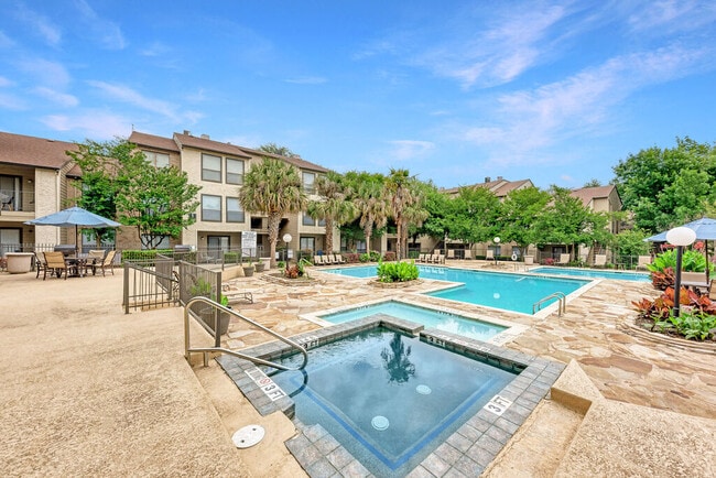 Foto del edificio - MacKenzie Pointe