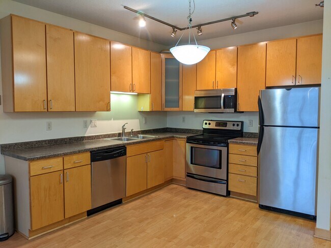 Kitchen - 2600 University Ave SE