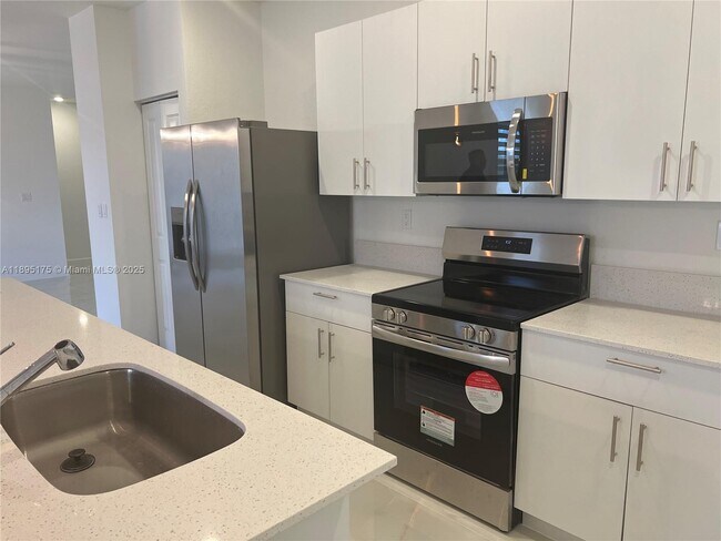 Building Photo - 16960 SW 288th Ter