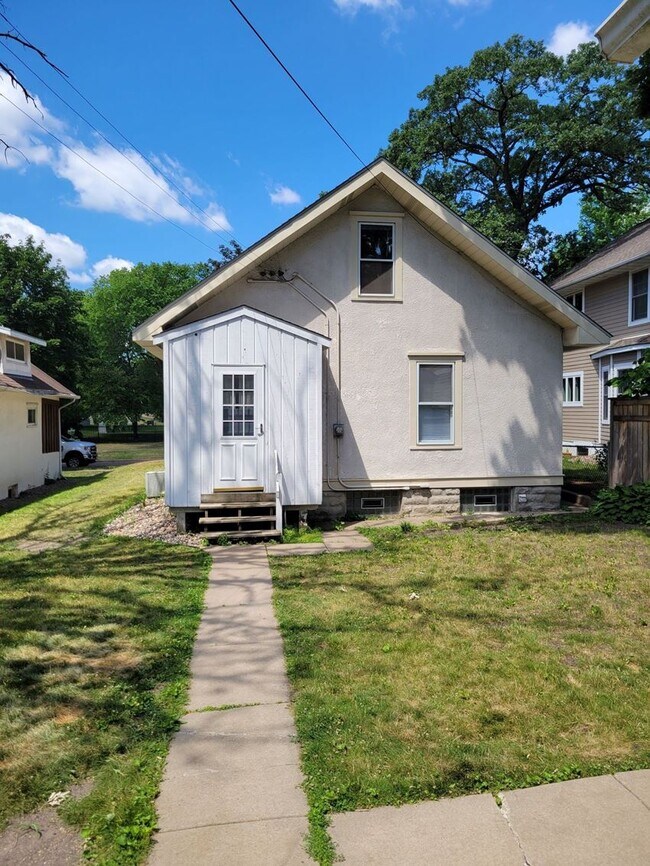Foto del edificio - 3733 DuPont Ave S