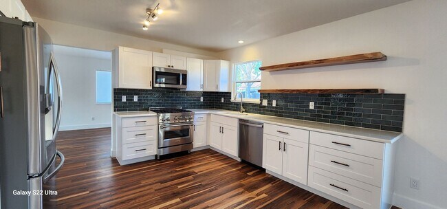 Building Photo - Nicely updated 5bd/3bth home in North Valleys