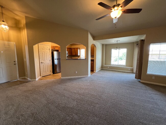 Foto del edificio - 7125 Ash Creek Heights