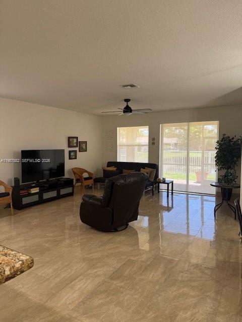 Foto del edificio - 513 Live Oak Ln