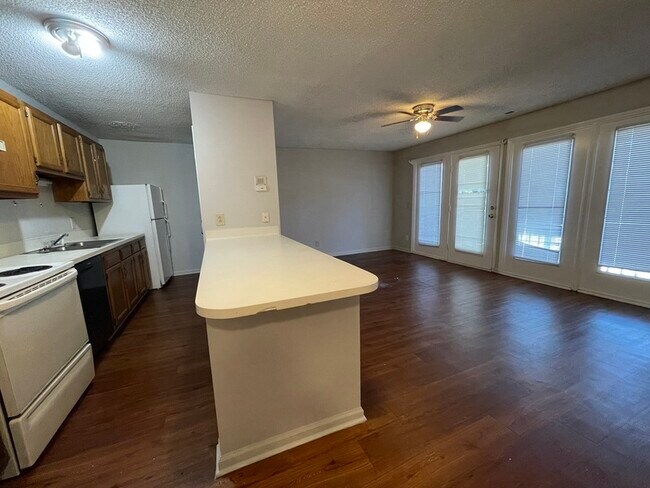 Building Photo - 6132 Meadow Rose Ln