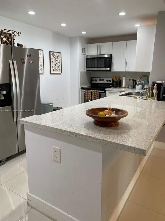 Foto del edificio - 3375 N Country Club Dr