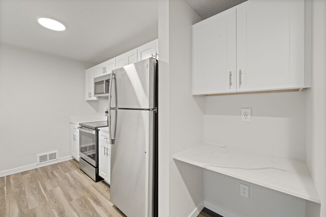 1BD, 1BA- 650SF - James Apartment Homes