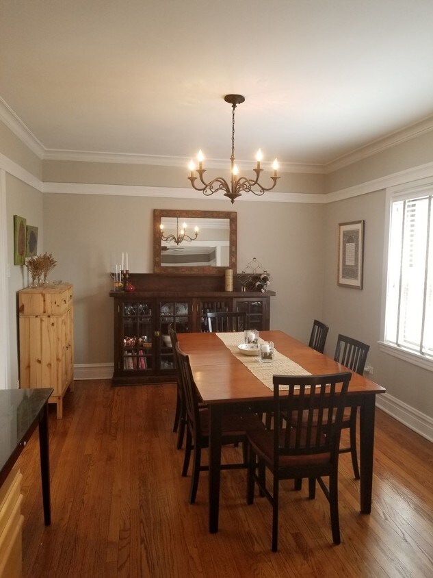 Dining Room - 734 W Barry Ave