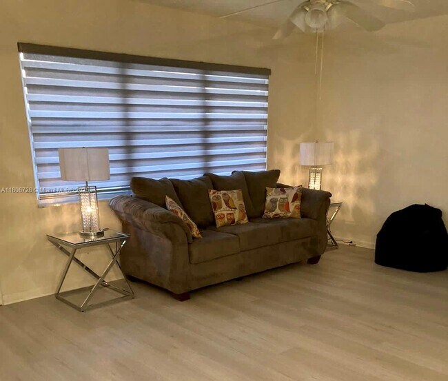 Foto del edificio - 4302 Martinique Cir