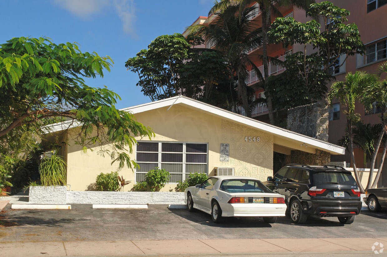 Foto del edificio - 4548 N Ocean Dr