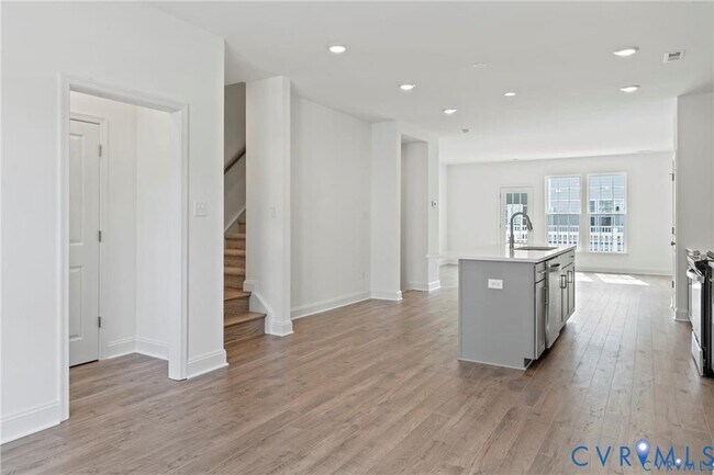 Foto del edificio - 13800 Village View Dr