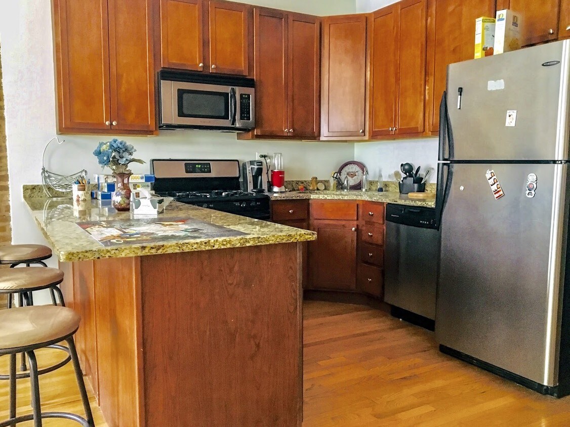 Foto principal - 1253 W Devon Ave