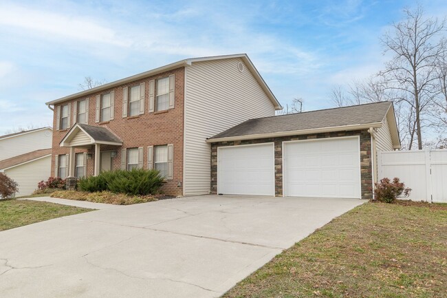 Foto del edificio - Knoxville 37932 - 3 bedroom, 2.5 bath home...