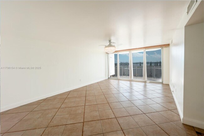 Foto del edificio - 18011 Biscayne Blvd