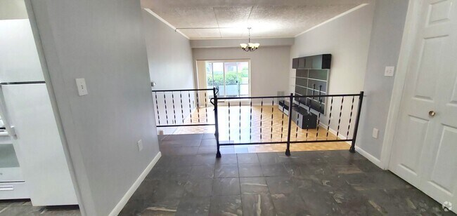 Building Photo - 44 Broadlawn Park