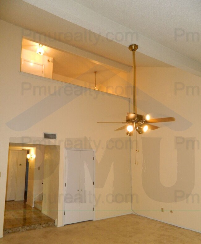 Foto del edificio - COMING SOON! Gorgeous 3+ Bed 2-Bath Townho...