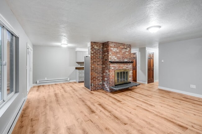 Building Photo - NEW REMODEL ~ Beautiful 3 Bed, 1 Bath Rental Home in Milwaukie!