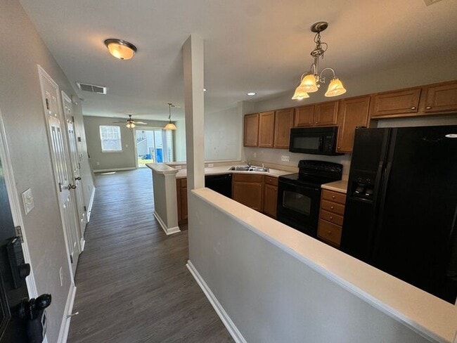 Building Photo - Charming North Raleigh Townhome!