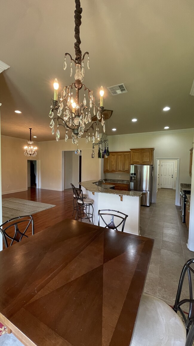 Building Photo - 20175 Kingland Dr