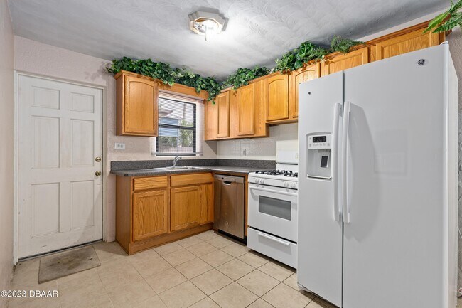Building Photo - 108 S Ridgewood Ave
