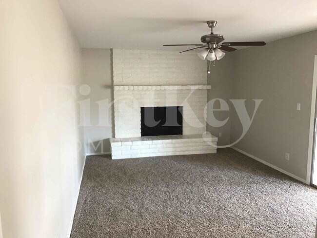 Foto del edificio - 4809 W Laurel Ln