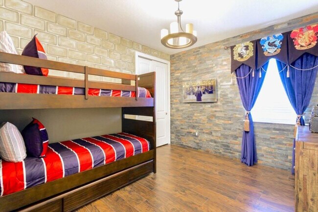 Foto del edificio - 7601 Brookhurst Ln