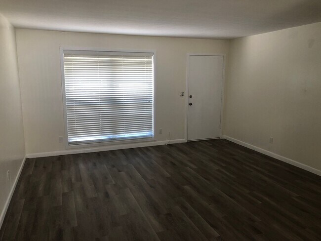 Building Photo - 1114 Piedmont Dr