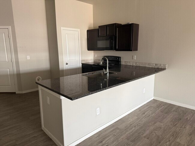 Foto del edificio - 9710 Saratoga Ave