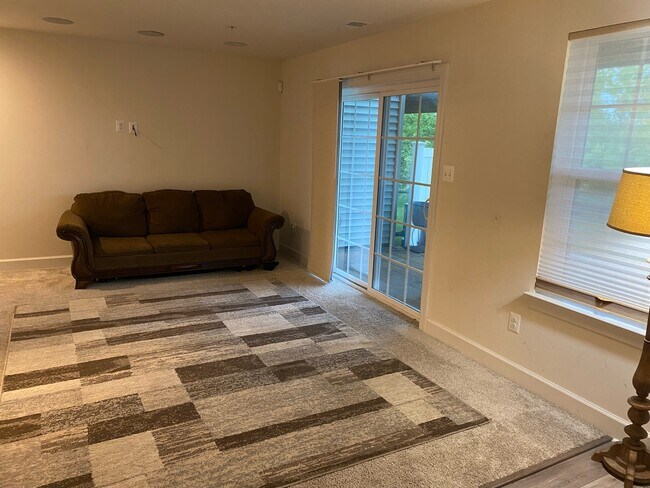 Building Photo - 9740 Glassy Creek Way